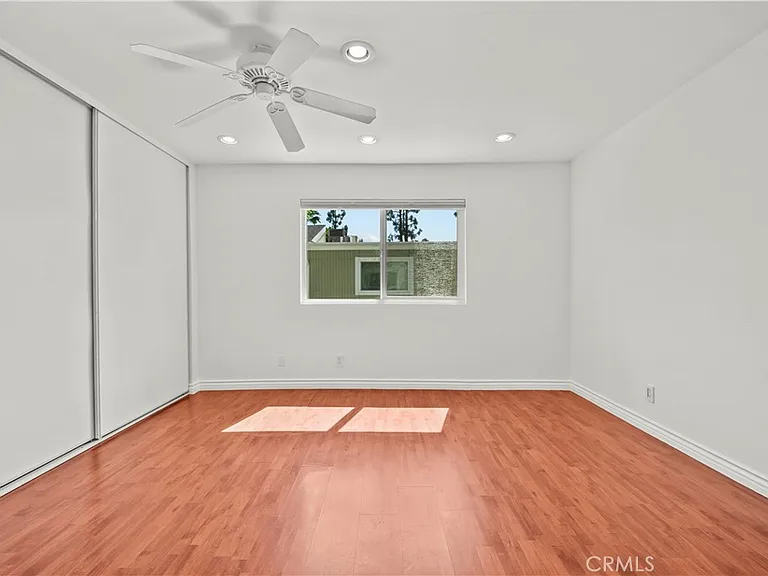 22117 Burbank Blvd #5 — Photo 30
