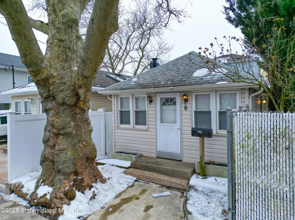 6 Center Pl, Staten Island, NY 10306