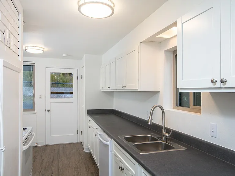 Pacific Ridge Apartments — Photo 20