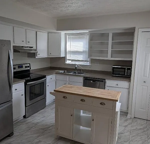 474 Woodview Dr — Photo 4