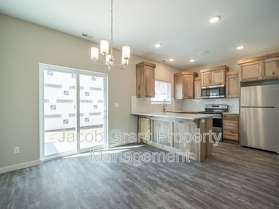 4th image of 105-1927 Jennie Lee Dr Unit 105