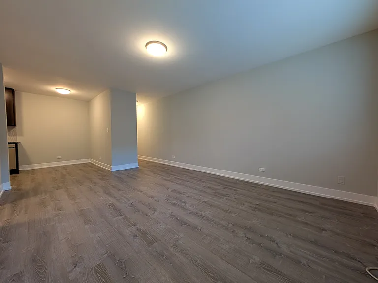 538 W Surf St — Photo 2