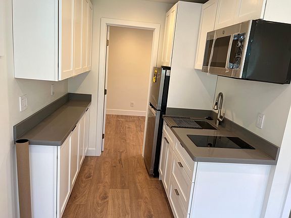 3rd image of 2621 Eaton Ave