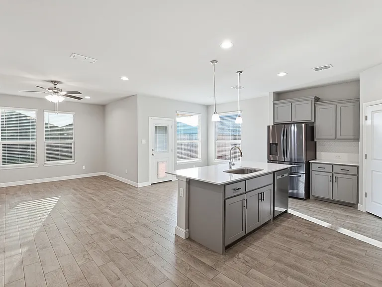 14525 Delphinus Dr — Photo 11