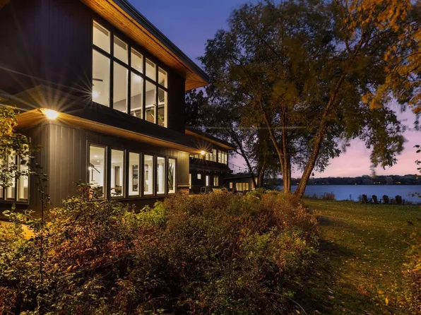 10 W Shore Rd, North Oaks, MN 55127