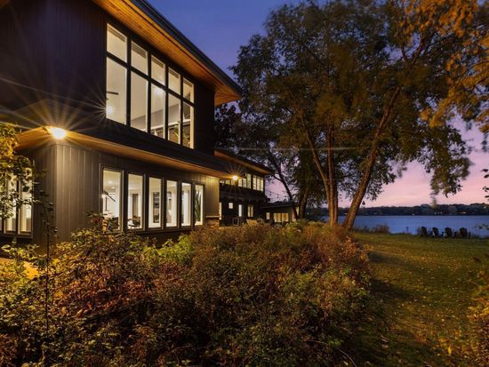10 W Shore Rd, North Oaks, MN 55127