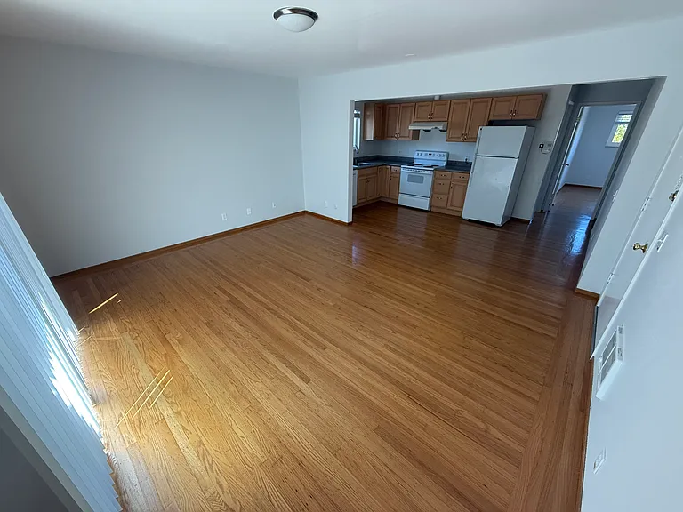 Van Dyke Apartments — Photo 10
