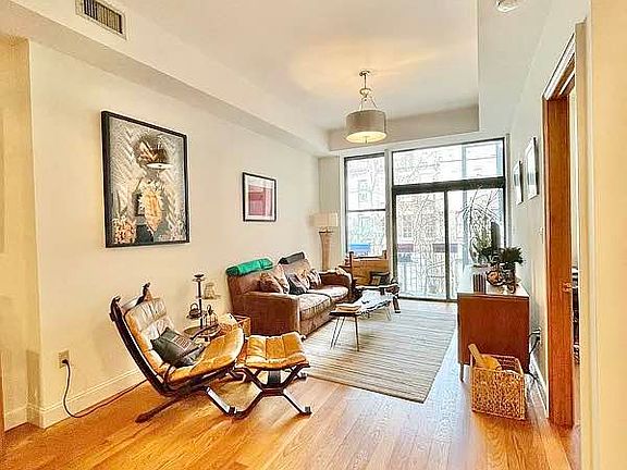4th image of 319 W 101st St #2/2