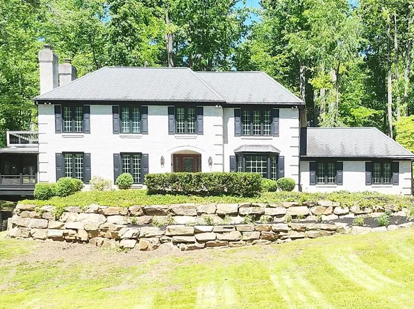 827 Nathan Hale Dr, West Chester, PA 19382