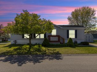 13735 Shamrock Ln NE, Cedar Springs, MI 49319
