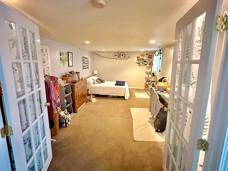2217 Franklin Ave E — Photo 18
