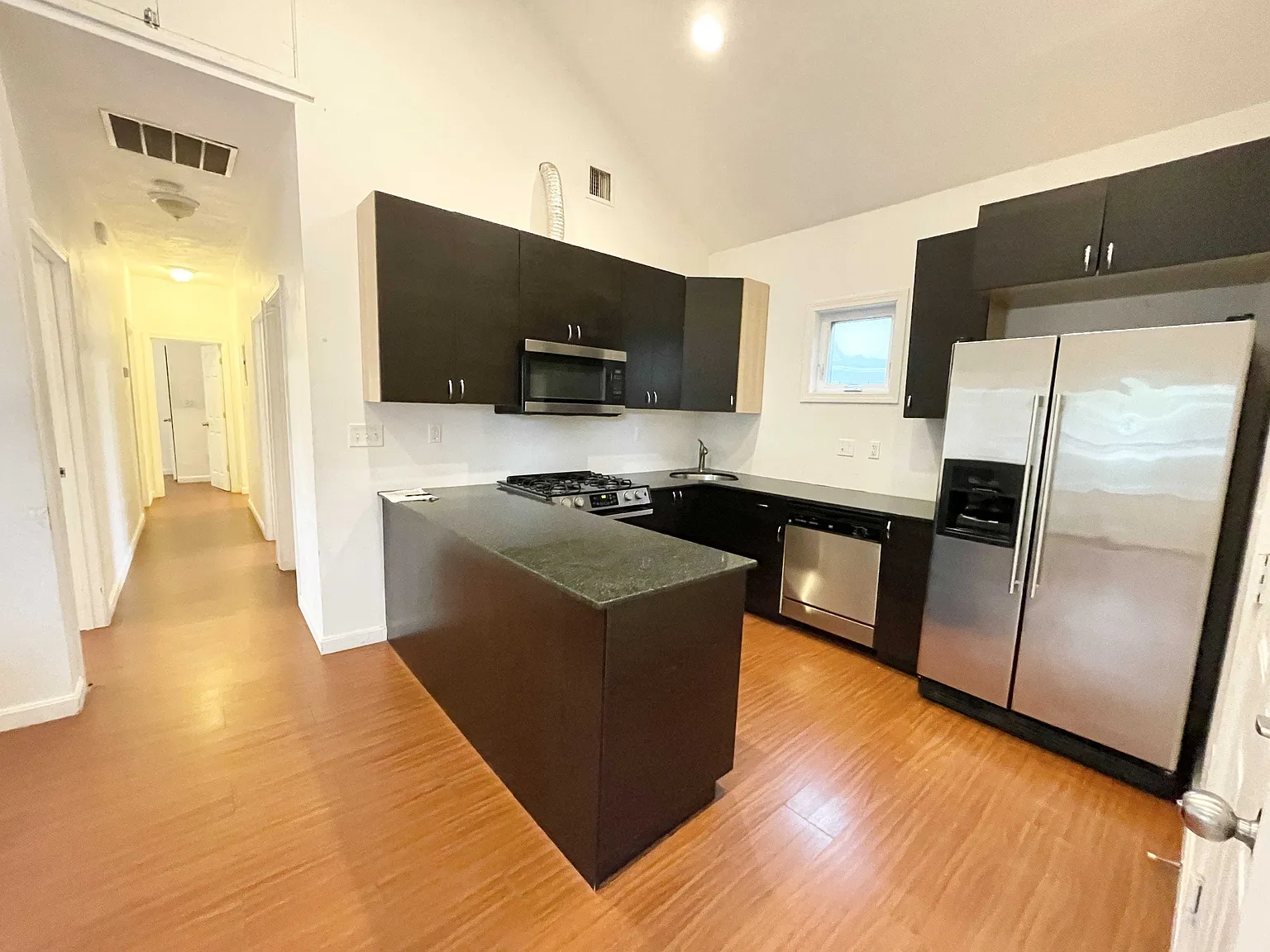 4 bed, $5,600 — Photo 2