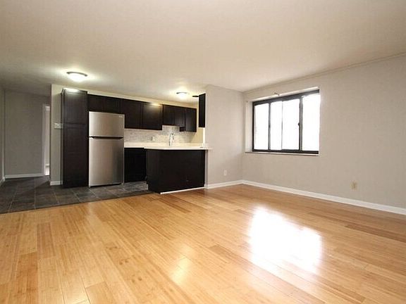 Hardwood 1 BR