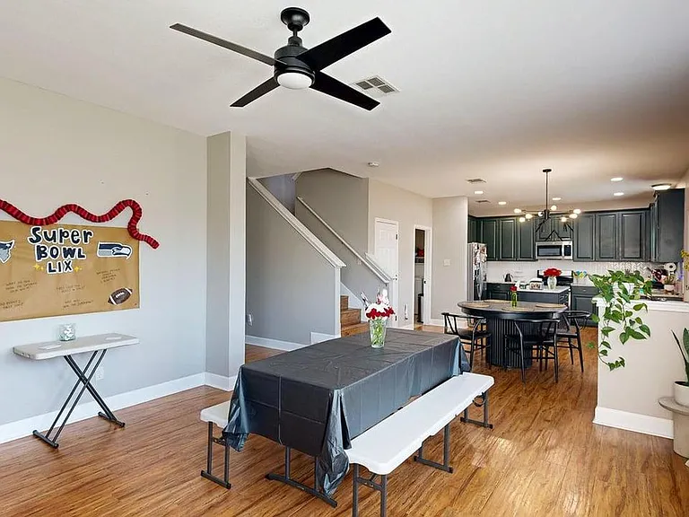 2105 Huxley Ln — Photo 6