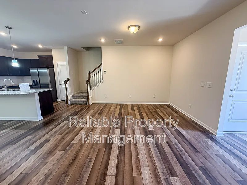 3 bed, 2.5 bath, $1,900 — Photo 3