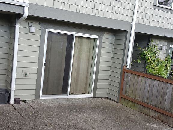 Yard/Patio area off bdrm