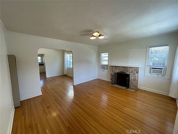 3rd image of 8847 Elm Ave
