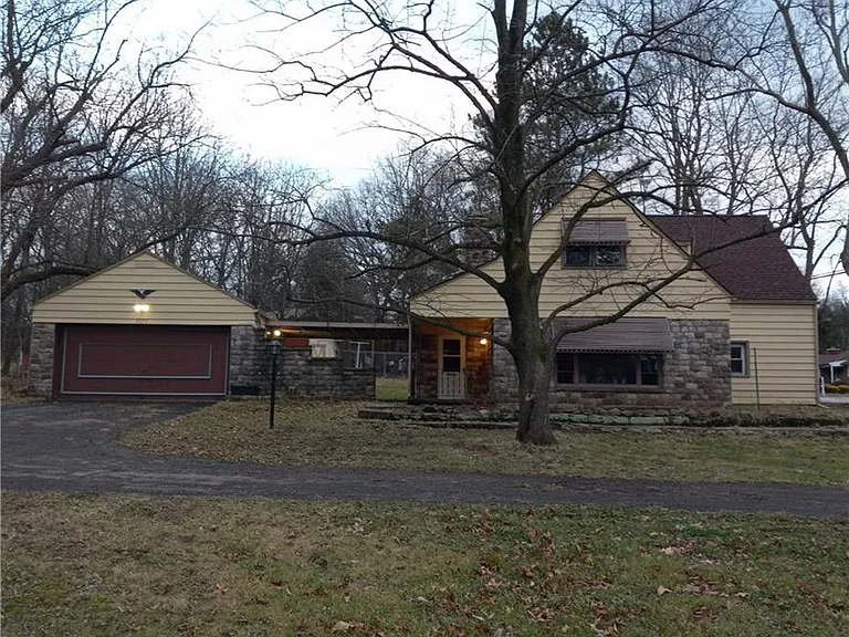 3251 Darrow Rd — Photo 1