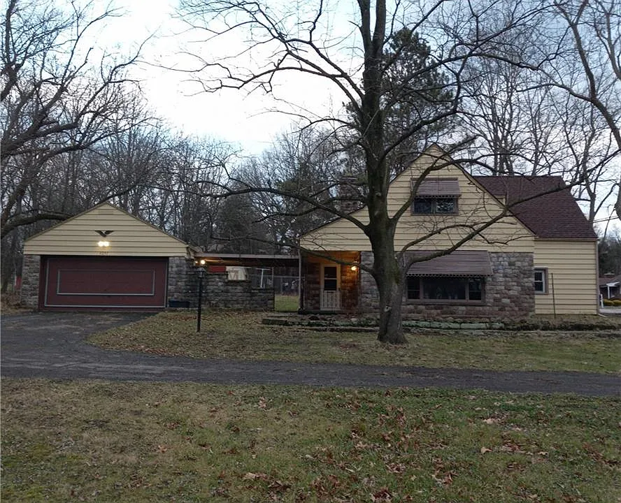3251 Darrow Rd