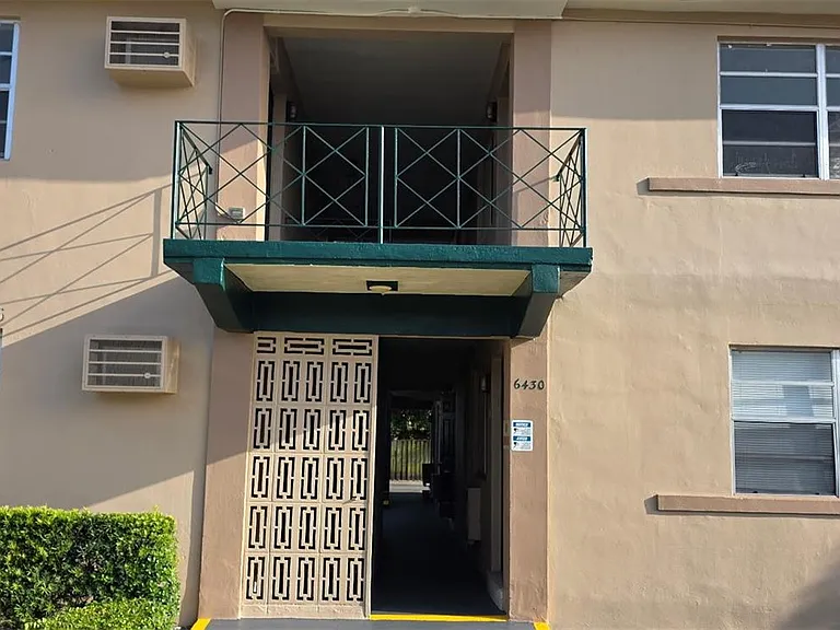6430 W Flagler St #6 — Photo 16