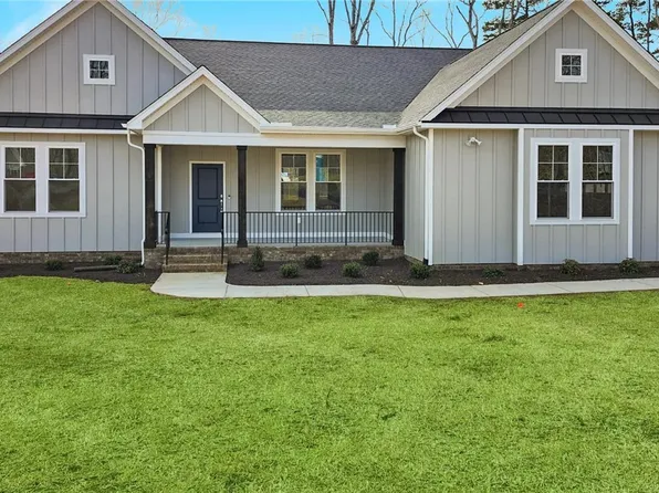 1389 Meadow Grove Dr, Powhatan, VA 23139