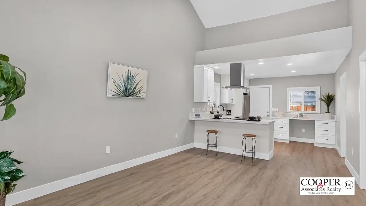 2 bed, 672 sqft, $2,600 — Photo 2
