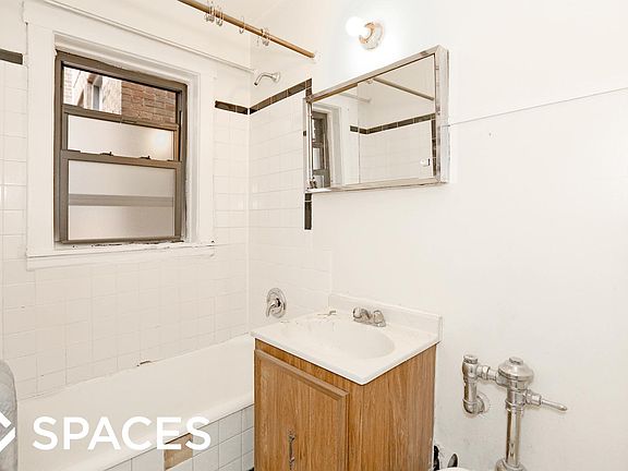 4th image of 514 W Cornelia Ave #104SRE