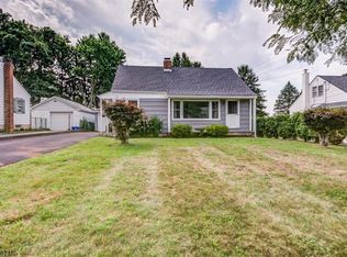 10 Valley View Ter, Washington, NJ 07882