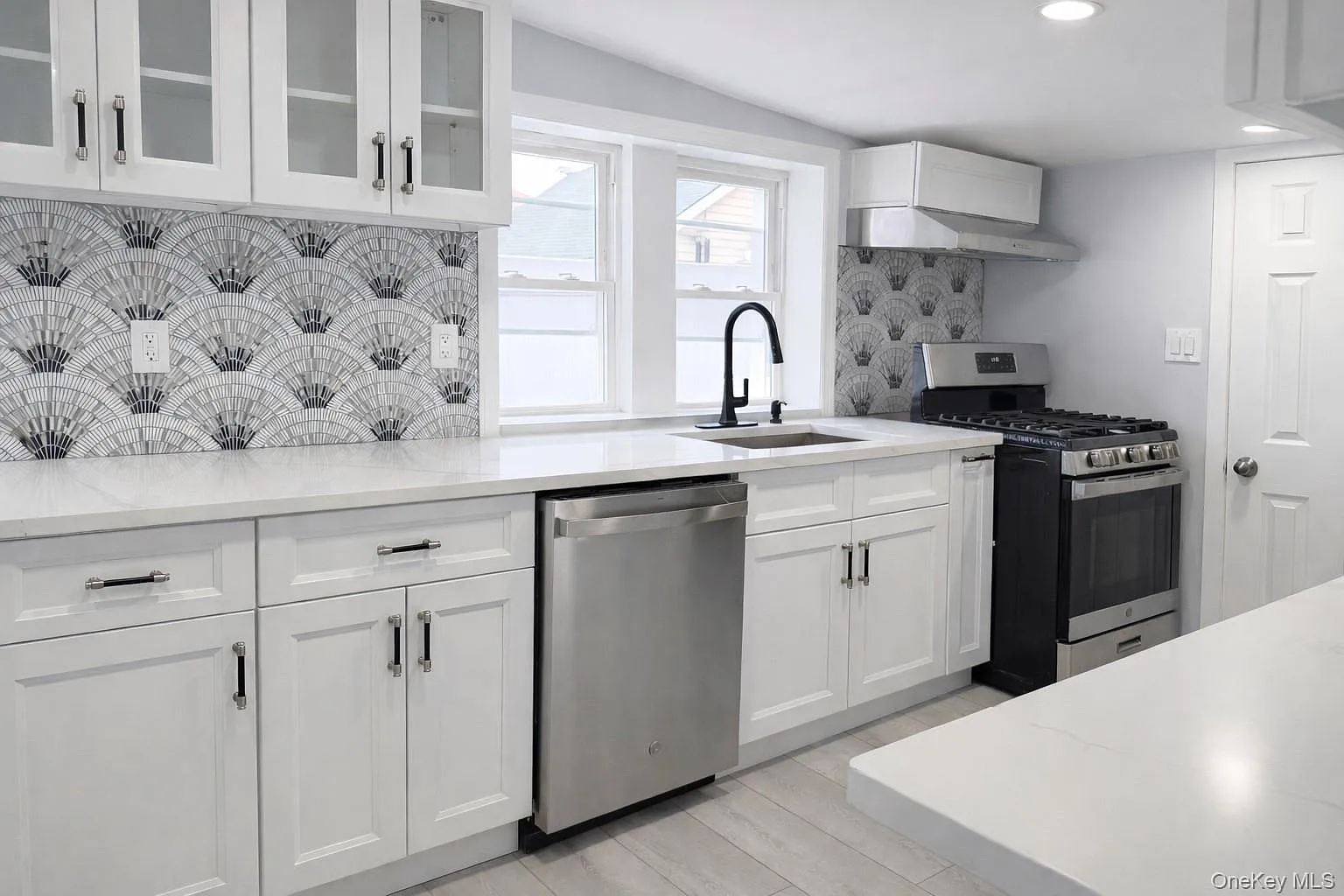 2 bed, 1.5 bath, 1290 sqft, $3,700 — Photo 1