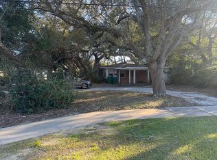 401 Fairpoint Dr, Gulf Breeze, FL 32561