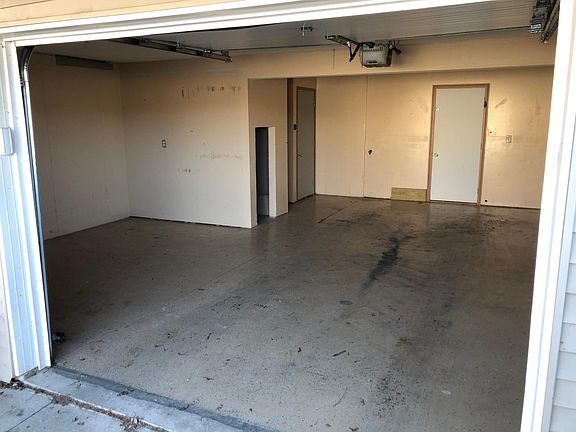 3rd image of 2674 Raven Oaks Dr