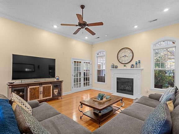 3rd image of 404 Herringbone Ct.