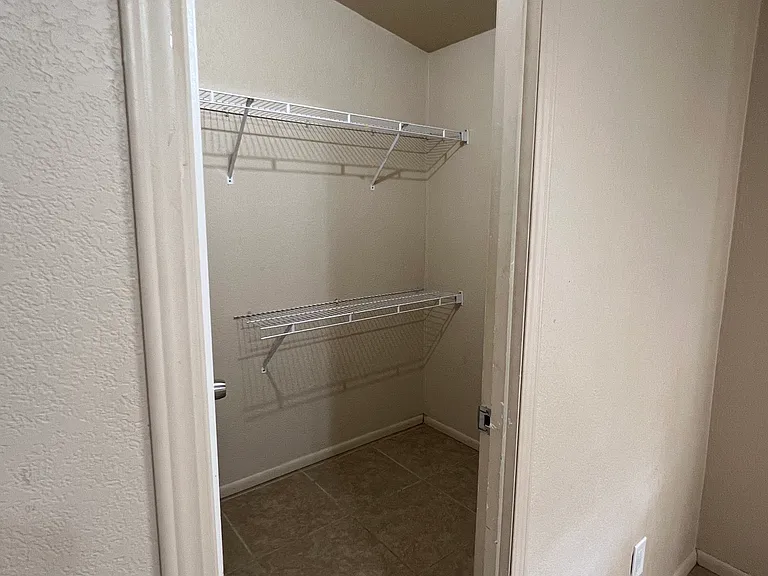 7868 N Reed Rd — Photo 30
