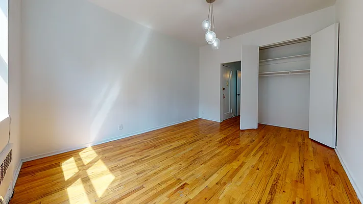 Rented by Bond New York | media 5