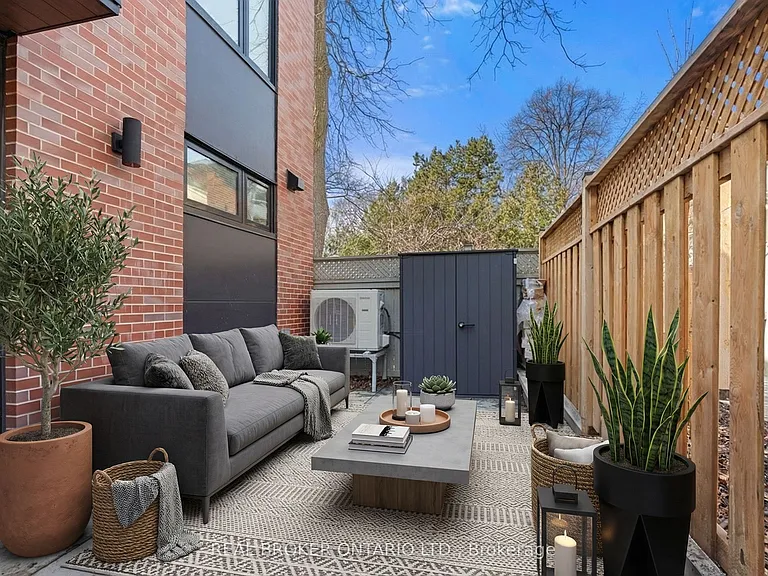21 Farnham Ave #LANEWAY — Photo 20