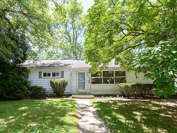 3rd image of 978 Rosewood Dr