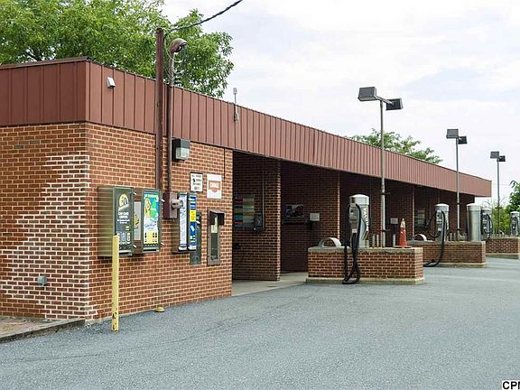3rd image of 4611 Locust Ln