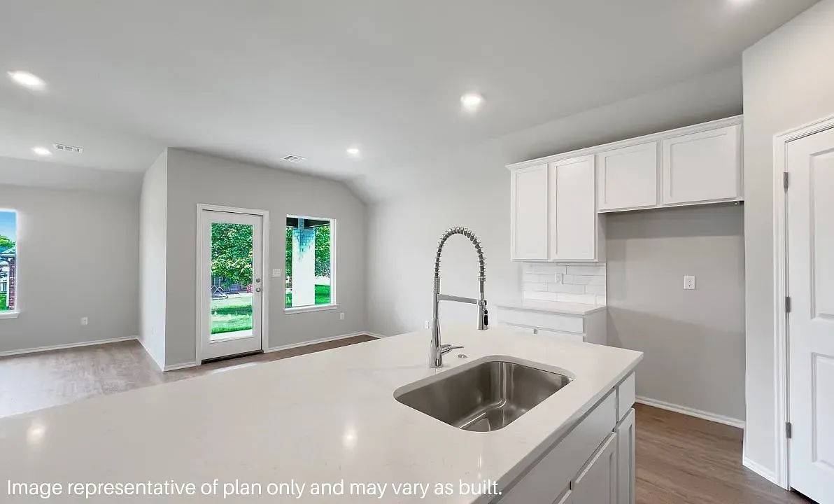 4 bed, 1796 sqft, $1,995 — Photo 4