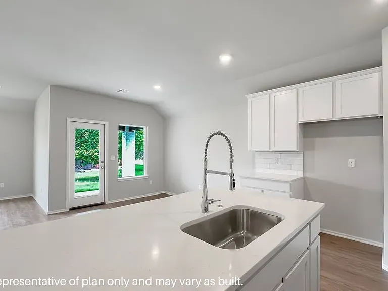 5549 Tracy Ln — Photo 4