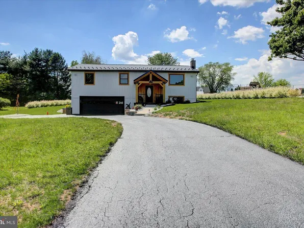 1607 Wanda Dr, Hanover, PA 17331