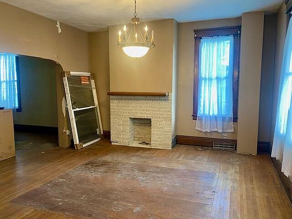 4th image of 208 Parriott Avenue