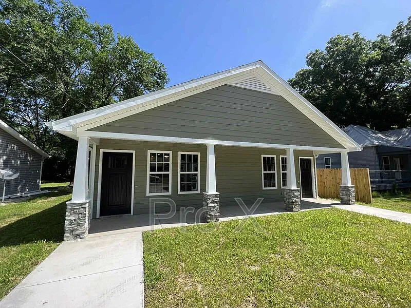 412 Maple St — Photo 1