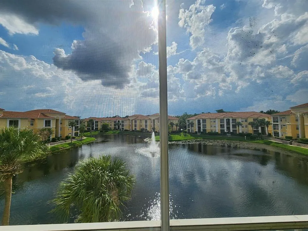 4 bed, 2.0 bath, 1372 sqft, $2,000 — Photo 3