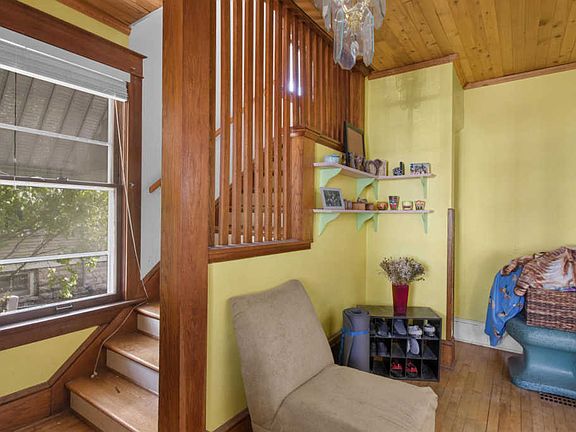 4th image of 507 W College Ave