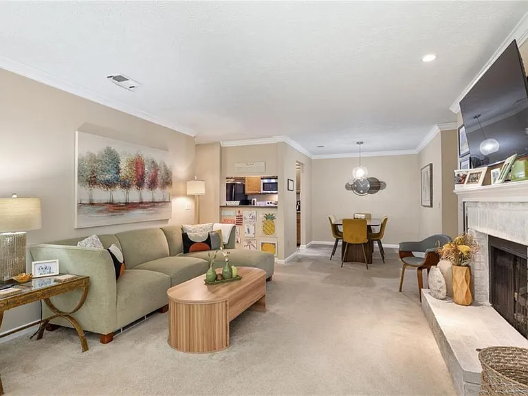 525 Warm Springs Cir — Photo 16