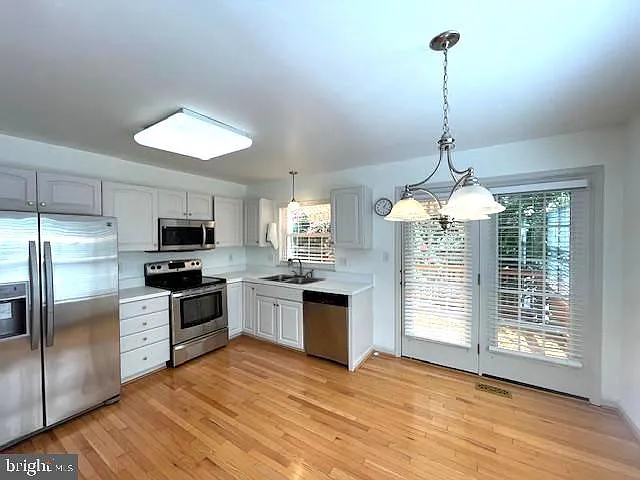 2 bed, 2.5 bath, 1408 sqft, $2,600 — Photo 3