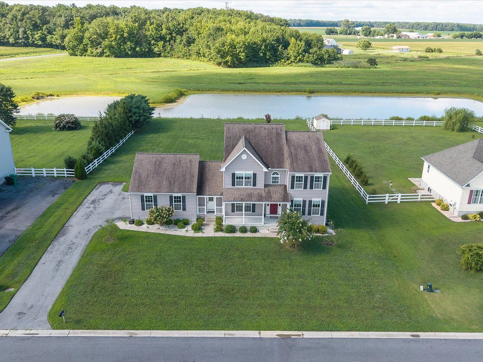 2-Sty Colonial — Photo 4
