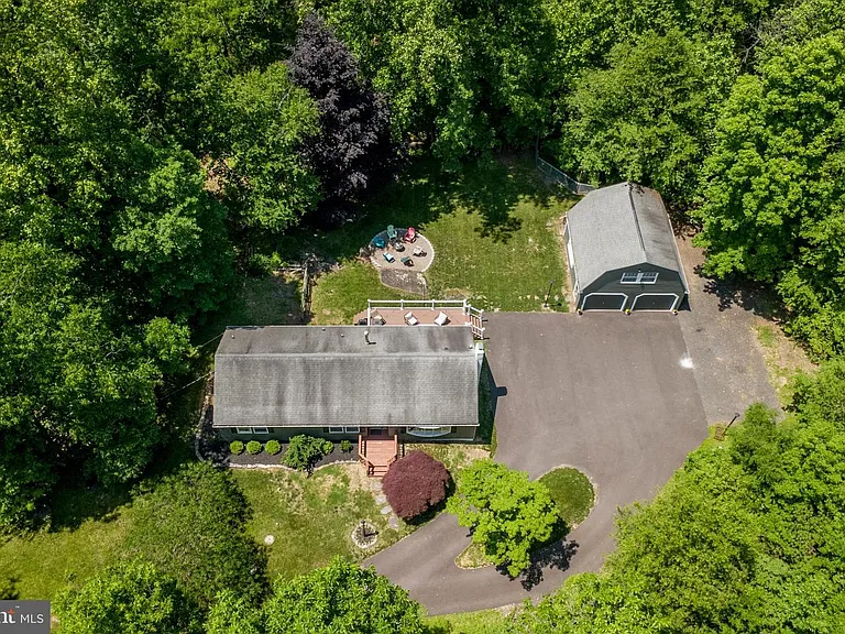 305 Tower Rd — Photo 14