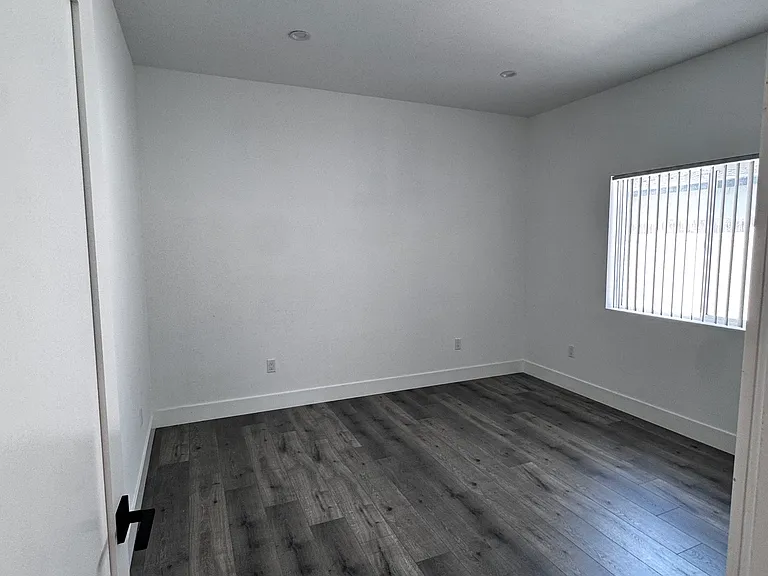 1129 N Catalina St — Photo 6
