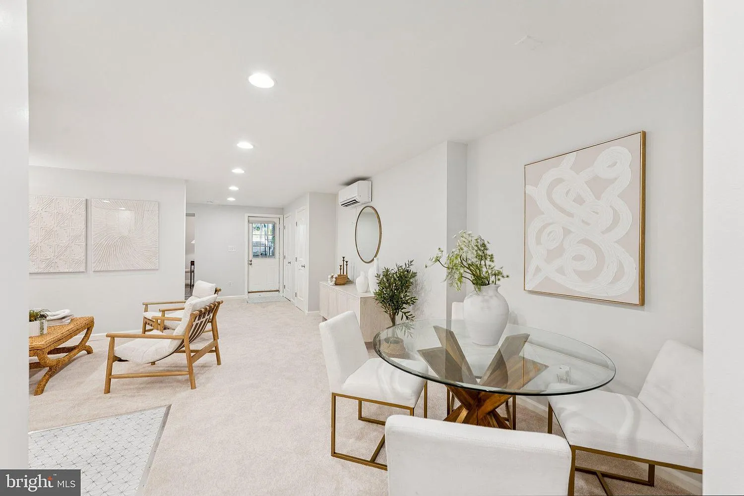 Studio, 700 sqft, $1,850 — Photo 3